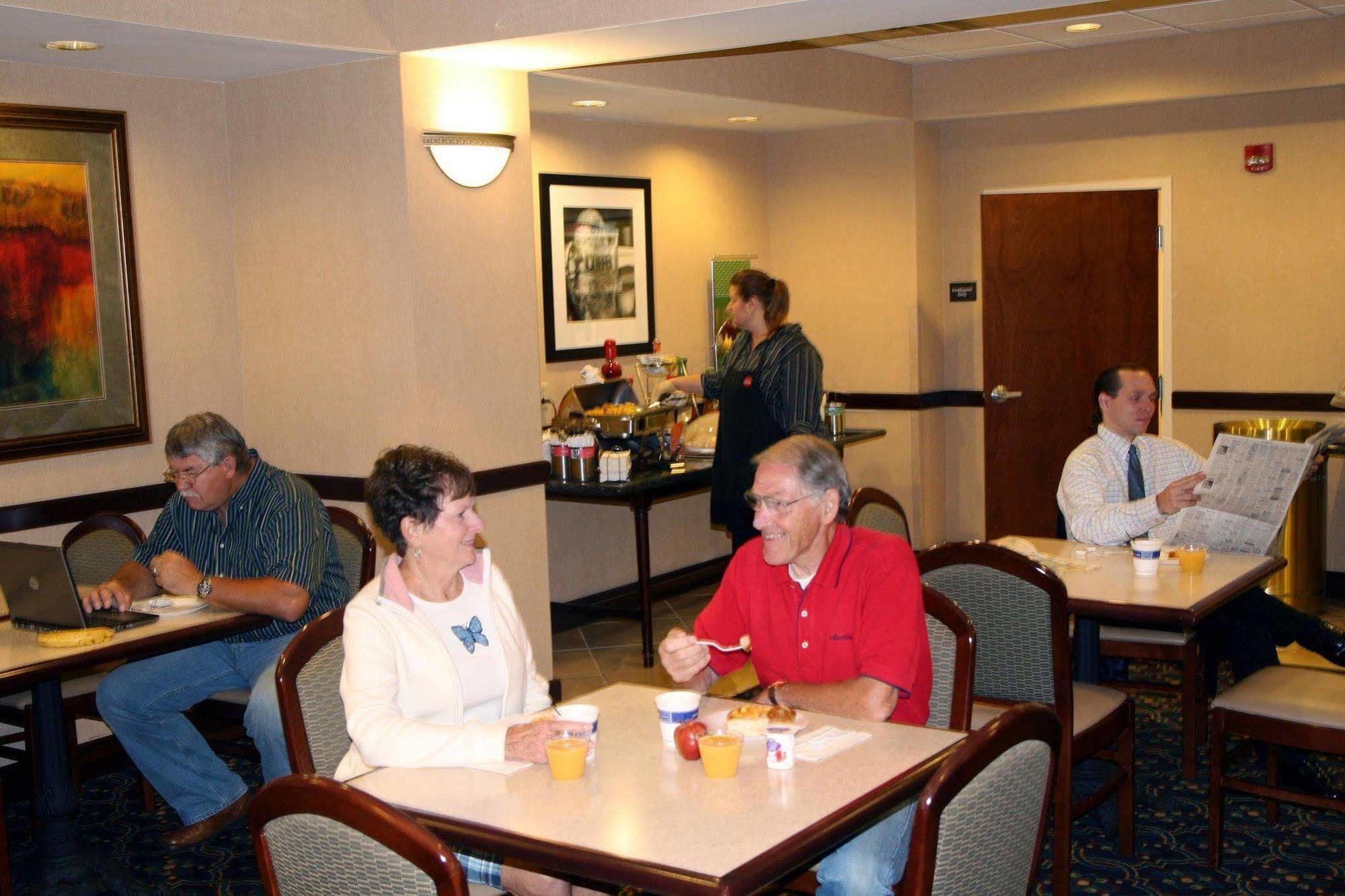Hampton Inn Maysville Ресторан фото